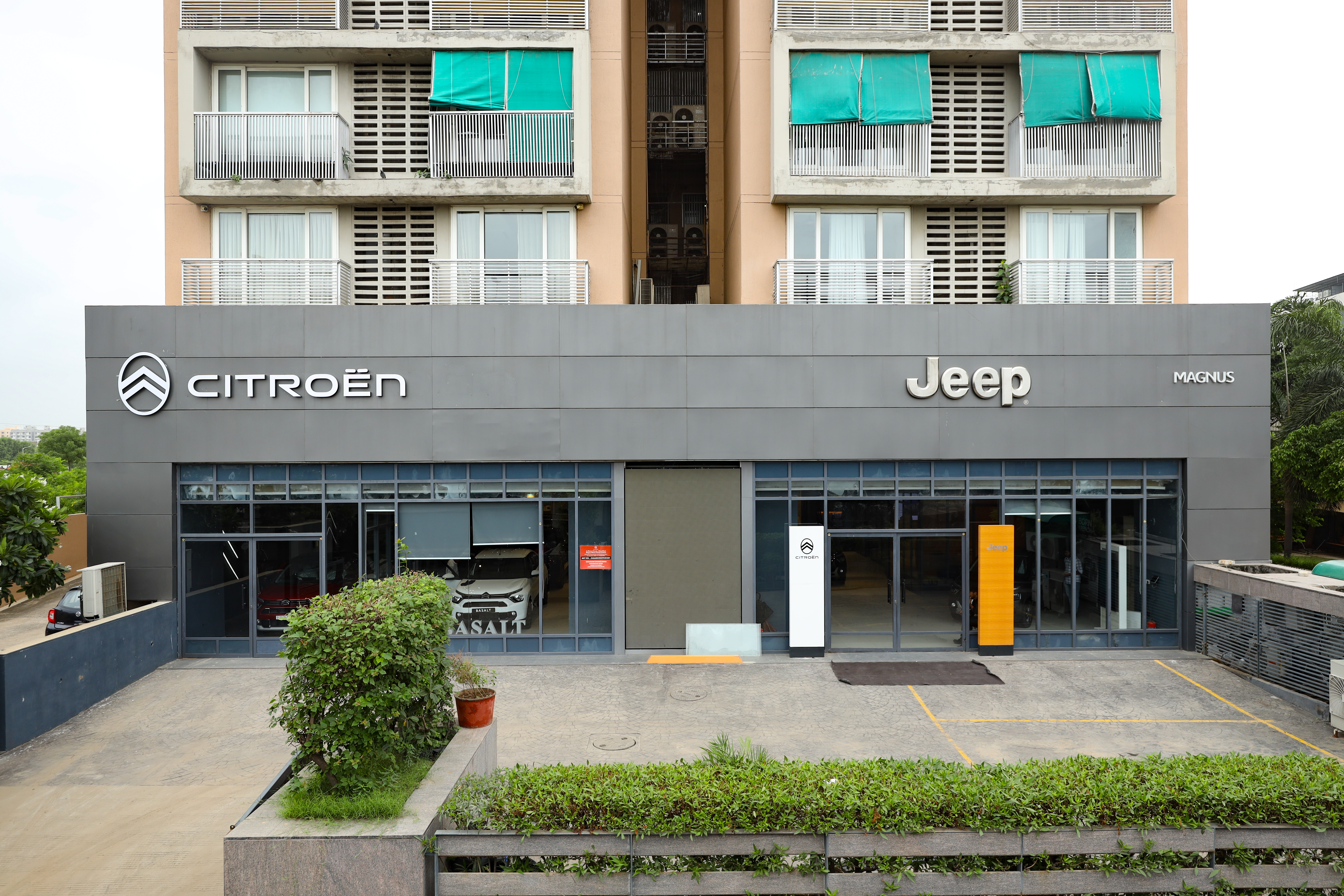 Jeep Magnus Showroom